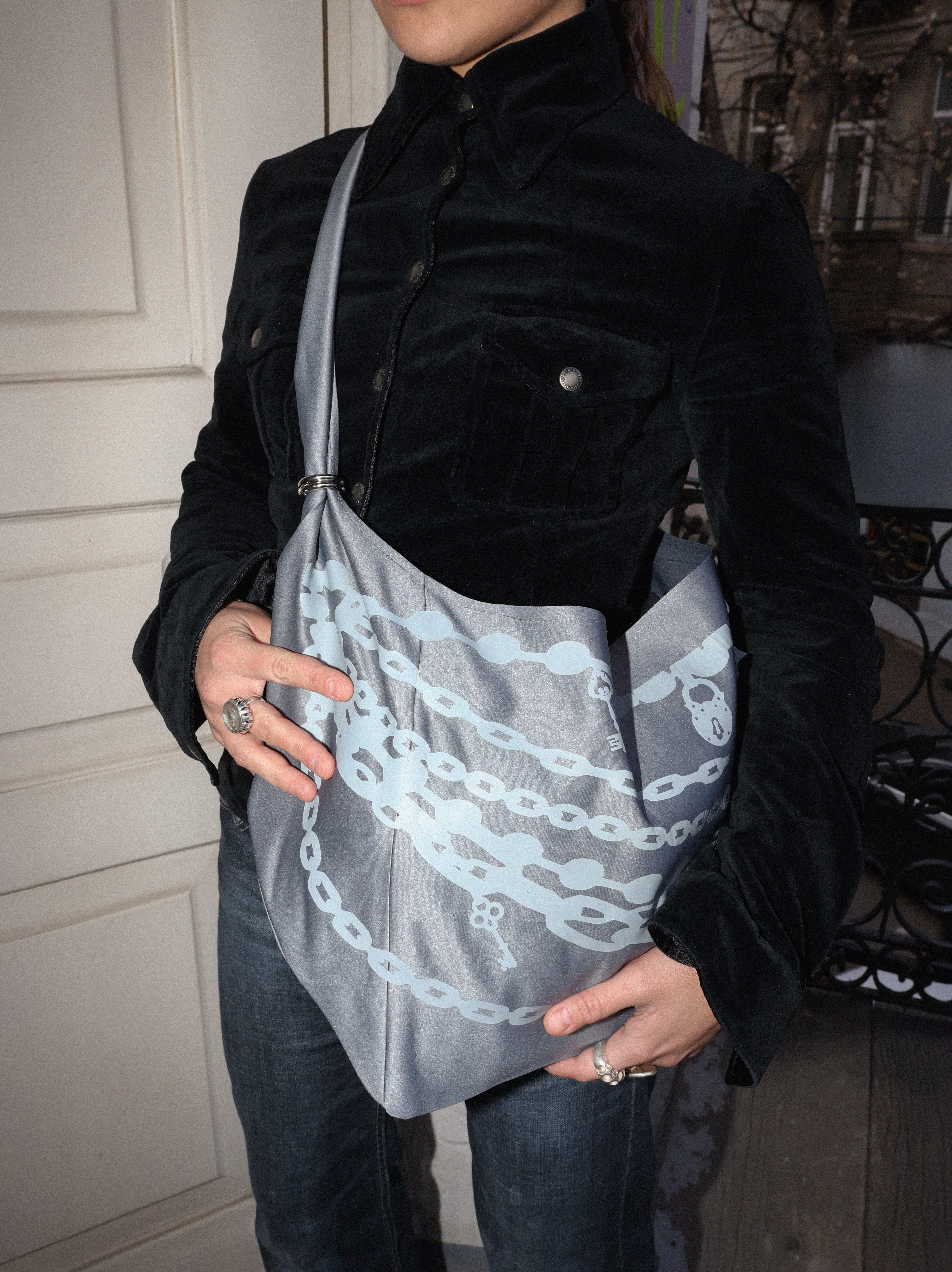 Metalic Chain Print Bag In Gray