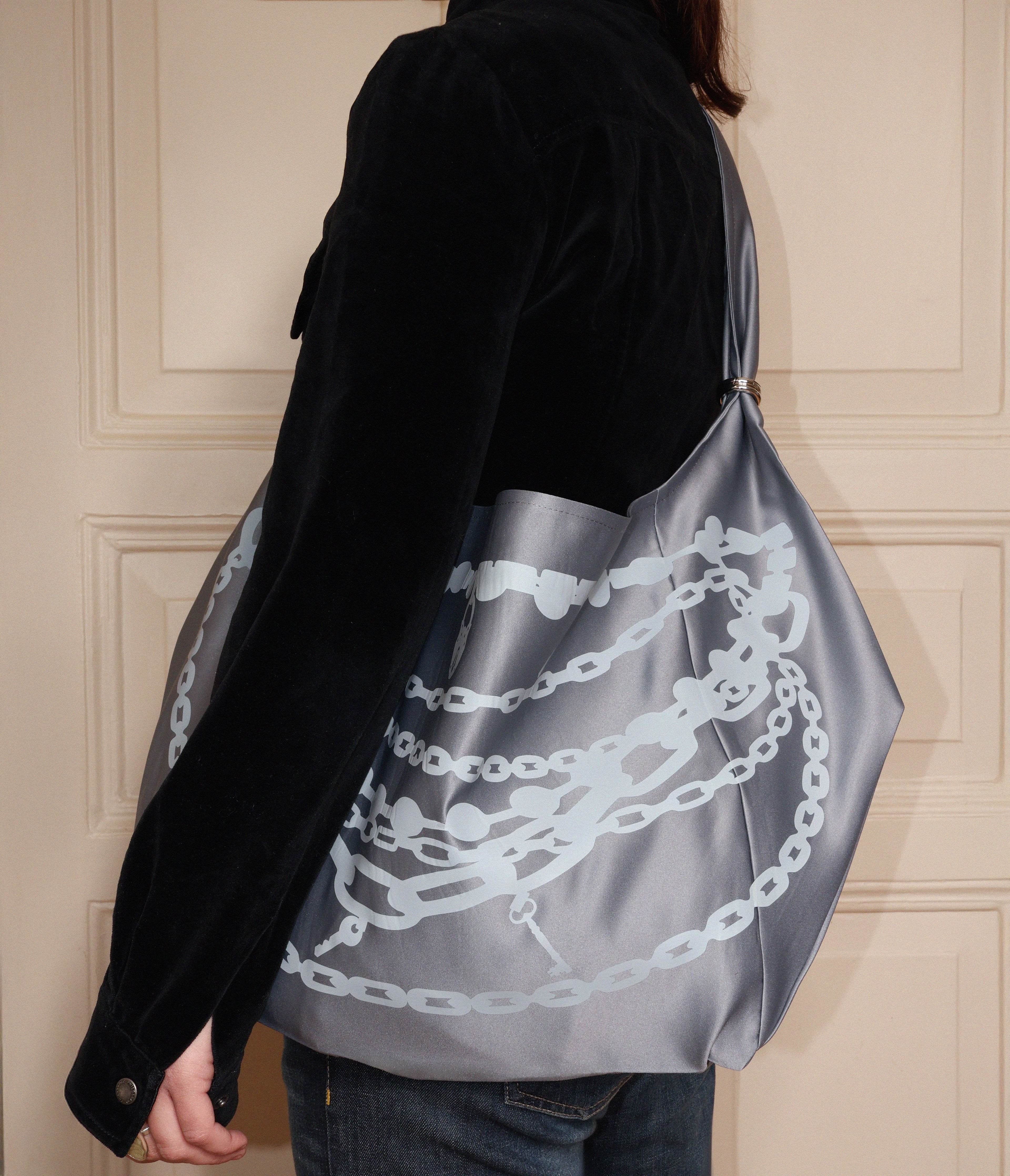 Metalic Chain Print Bag In Gray